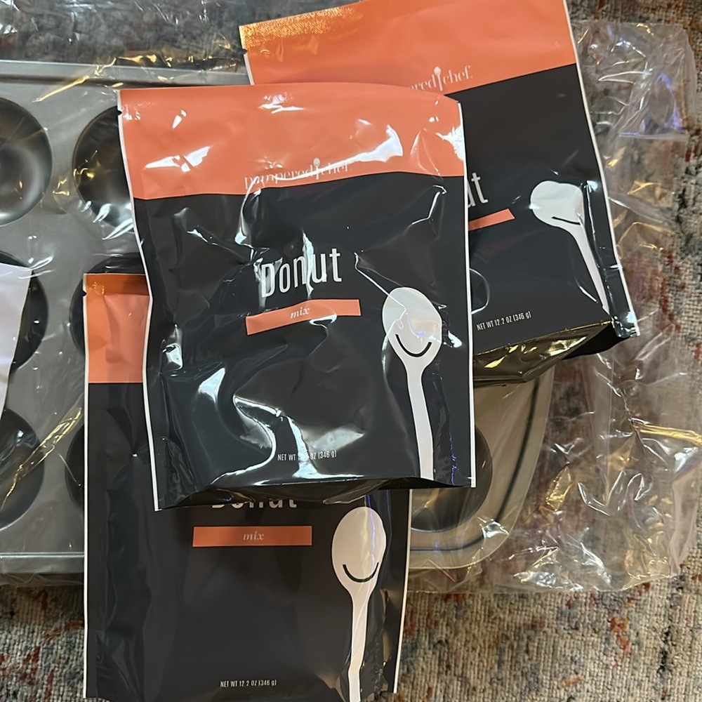 Pampered Chef Donut Baking Set (NEW) with Mixes  (3)